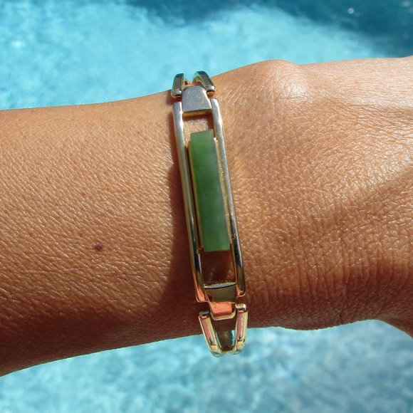 Avon Gold Plated Bracelet With Green Jade Stone Size S - Picture 2 of 9